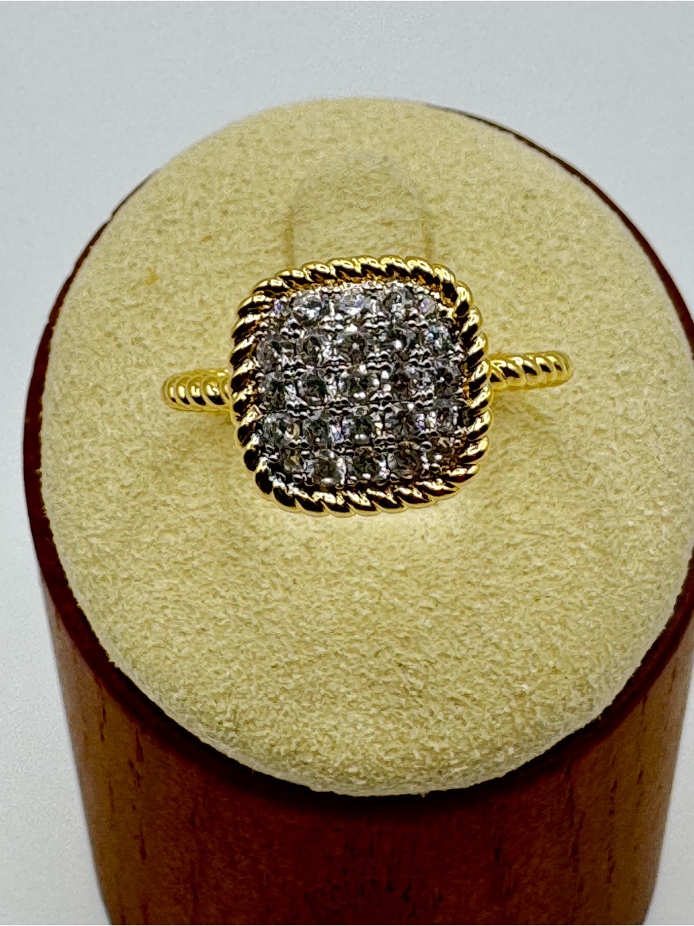 18k Pave Ring - Picture 10 of 11